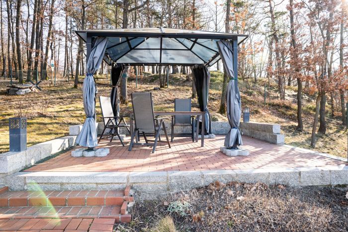 Pavillon mit Sitzecke